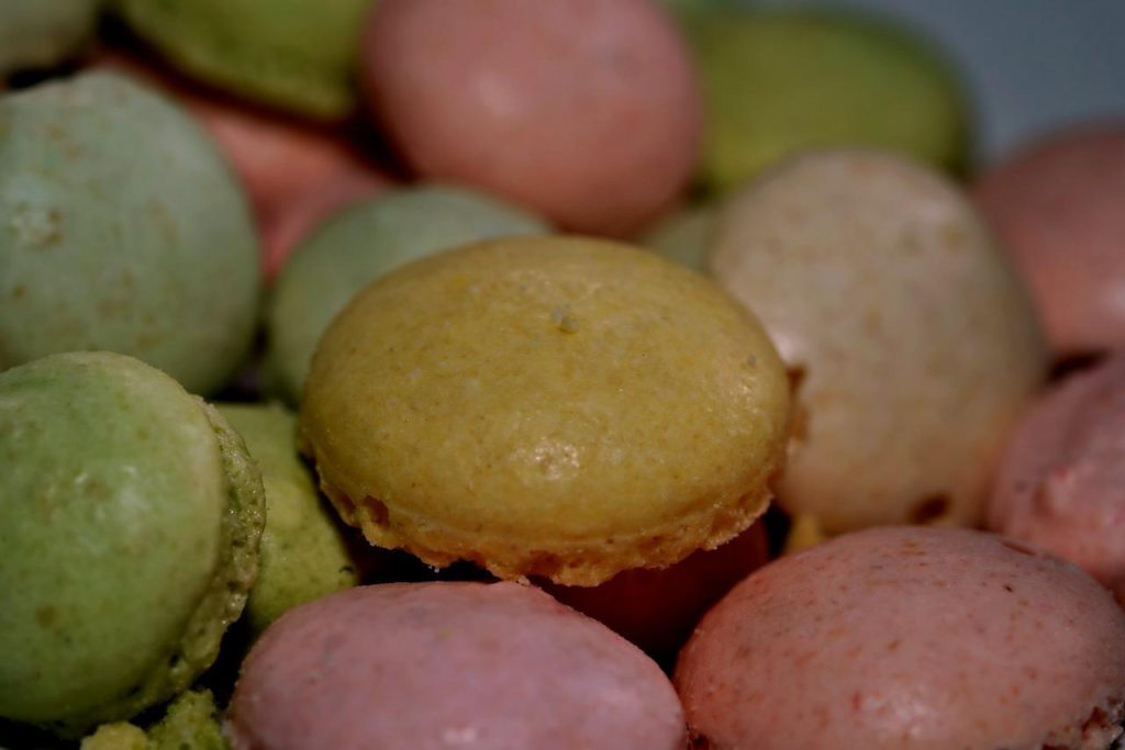 Snackbar Schiedam interieur met menu en gezonde snackopties, symbool van Nederlandse culinaire traditie en duurzaamheid
