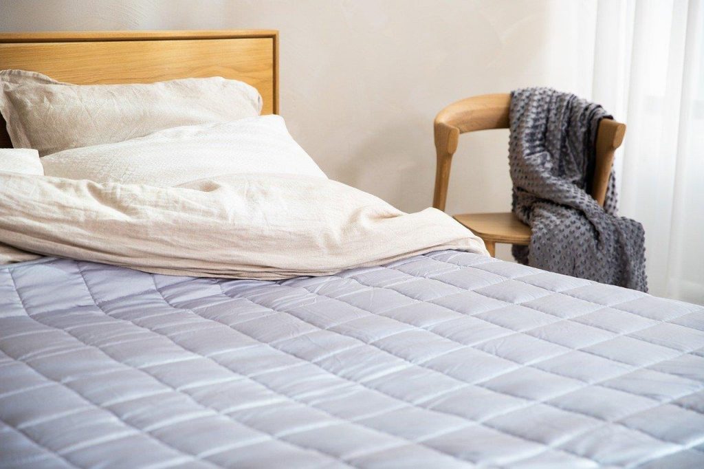 Goed vouwwagen matras in grijs met comfortabele koudschuim vulling voor kampeerervaring
